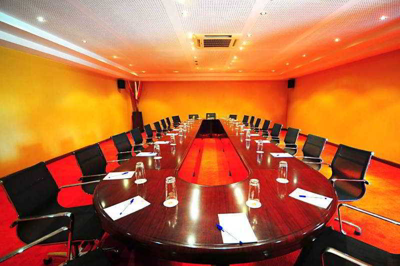 Munyonyo Commonwealth Resort Kampala Bagian luar foto